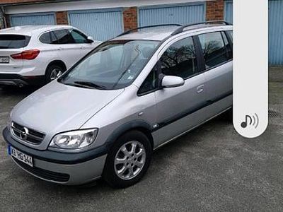 Grau Gebraucht 2004 Opel Zafira Van / Kleinbus | 950 €