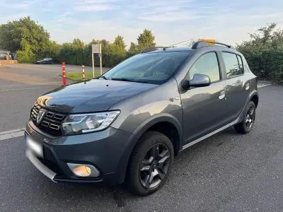Gebraucht Dacia Sandero Celebration 90 PS (66 kW) 2017 Grau Limousine