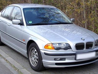 Second-hand BMW 325 192 CP (141 kW) 2002 Argintiu Berlinǎ