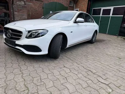 Gebraucht Mercedes E300 211 PS (155 kW) 2019 Polarweiss  unilack Limousine