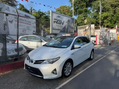 Gebraucht Toyota Auris Hybrid Life+ 99 PS (72 kW) 2014 Weiß Kombi