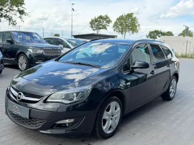 Gebraucht Opel Astra Energy 140 PS (102 kW) 2014 Schwarz Kombi