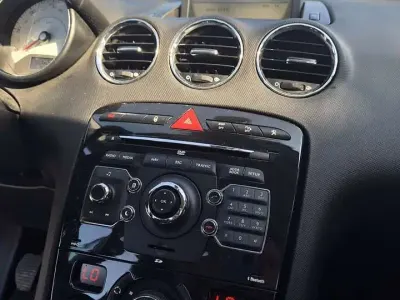 Gebraucht Peugeot 308 Allure 156 PS (114 kW) 2011 Schwarz Kleinwagen
