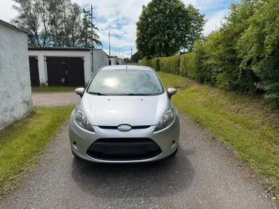 Gebraucht Ford Fiesta 82 PS (60 kW) 2009 Silber Limousine