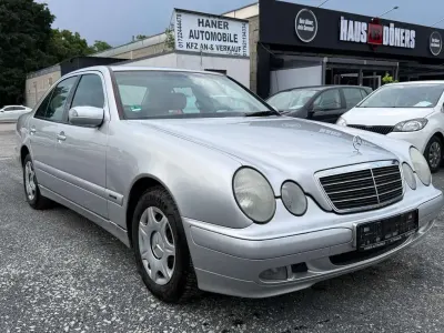 Gebraucht Mercedes E200 Classic 116 PS (85 kW) 2000 Silber Limousine