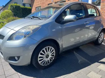 Usata Toyota Yaris 69 CV (50 kW) 2010 Argento Utilitaria