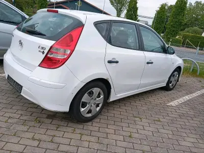 Używany Hyundai i30 109 KM (80 kW) 2010 Srebrny Sedan/Limuzyna