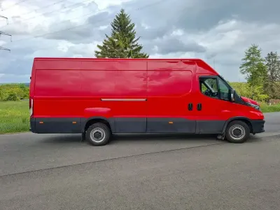 Gebraucht Iveco Daily 245 PS (180 kW) 2022 Rot Van