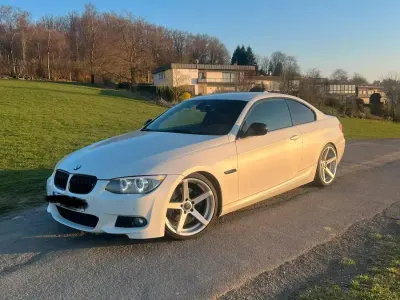 Gebraucht BMW 325 M Sport 204 PS (150 kW) 2011 Weiß Coupé