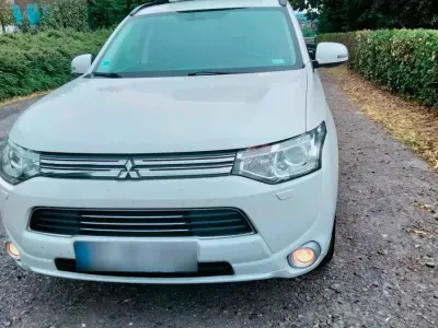 Gebraucht Mitsubishi Outlander P-HEV 201 PS (147 kW) 2014 Weiß SUV
