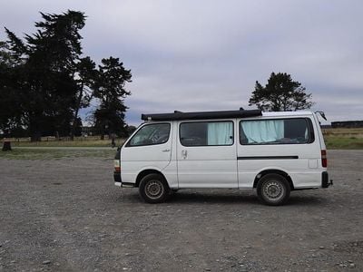 Begagnad Toyota HiAce 82 HK (60 kW) 1998 Vit Minibuss