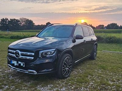 Mercedes GLB220