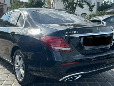 Gebraucht Mercedes E220 195 PS (143 kW) 2018 Schwarz Limousine
