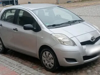 Gebraucht Toyota Yaris 69 PS (50 kW) 2009 Grau Kleinwagen