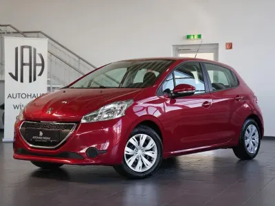 Gebraucht Peugeot 208 Active 68 PS (50 kW) 2015 Lackierung rot rubi/lackierun Kleinwagen