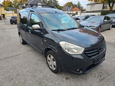 Grau Gebraucht 2015 Dacia Dokker Lauréate Van / Kleinbus | 3.900 € (Fairer Preis)
