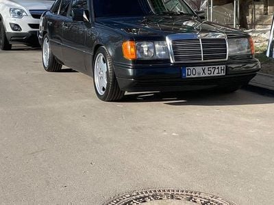 Gebraucht Mercedes 300 109 PS (80 kW) 1991 Schwarz Limousine