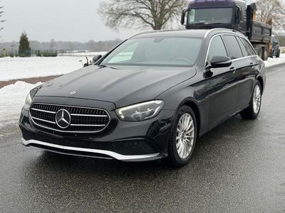 Schwarz Gebraucht 2023 Mercedes E220 Avantgarde Limousine | 18.700 € (Fairer Preis)