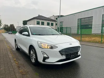 Gebraucht Ford Focus Cool & Connect 125 PS (91 kW) 2018 Weiß Kombi