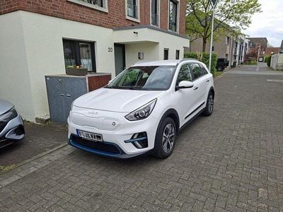 Second-hand Kia Niro Vision 150 kW (204 CP) 2022 Alb SUV