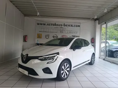 Gebraucht Renault Clio V Evolution 67 PS (49 kW) 2023 Weiß Limousine