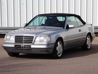 Gebraucht Mercedes E220 Edition 150 PS (110 kW) 1997 Brilliant silber Cabrio