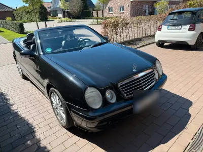 Gebraucht Mercedes CLK200 163 PS (119 kW) 2001 Schwarz Cabrio