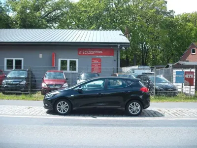 Używany Kia Ceed Spirit 99 KM (72 kW) 2012 Czarny Hatchback