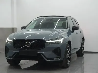 Używany Volvo XC60 Plus 197 KM (144 kW) 2023 Szary SUV