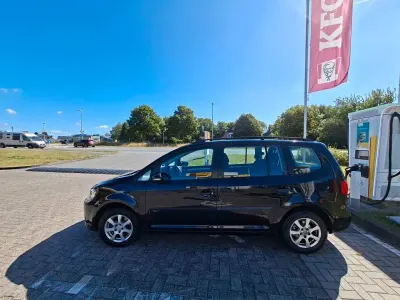 Gebraucht VW Touran Cup 105 PS (77 kW) 2015 Schwarz Van / Kleinbus