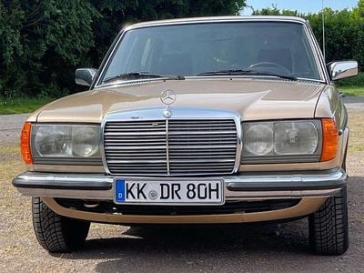 Usata Mercedes E230 109 CV (80 kW) 1980 Marrone Berlina
