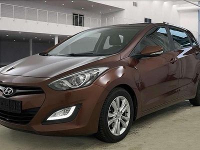 Braun Gebraucht 2012 Hyundai i30 Intro Edition Limousine | 6.990 € (Fairer Preis)