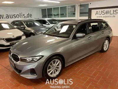 Gebraucht BMW 320 190 PS (139 kW) 2023 Skyscraper grau Kombi