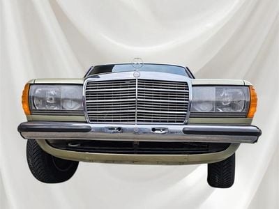 Usata Mercedes E230 136 CV (100 kW) 1985 Verde Berlina