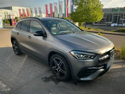 Gebraucht Mercedes GLA200 AMG line 163 PS (119 kW) 2022 Grau SUV