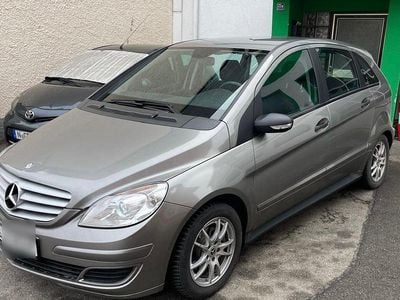 Grau Gebraucht 2006 Mercedes B180 Van / Kleinbus | 3.400 € (Guter Preis)
