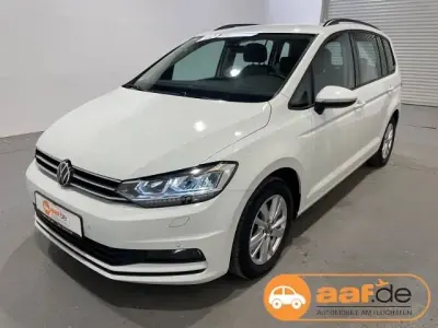 Gebraucht VW Touran Comfortline 150 PS (110 kW) 2022 Weiss Van / Kleinbus