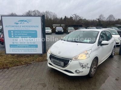 Gebraucht Peugeot 208 Active 68 PS (50 kW) 2013 Weiß Kleinwagen