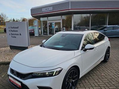 Platinum white pearl Gebraucht 2024 Honda Civic Advance Limousine | 37.989 € (Etwas zu teuer)