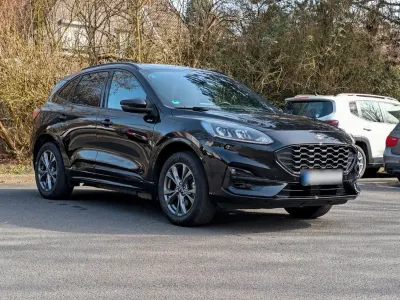 Second-hand Ford Kuga ST-Line 224 CP (164 kW) 2021 Negru SUV