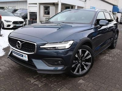 Denim blue Gebraucht 2020 Volvo V60 CC Kombi | 21.970 € (Fairer Preis)
