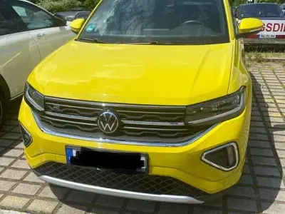 Gebraucht VW T-Cross R-line 116 PS (85 kW) 2024 Gelb SUV