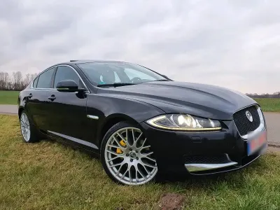 Używany Jaguar XF 241 KM (177 kW) 2015 Czarny Sedan/Limuzyna