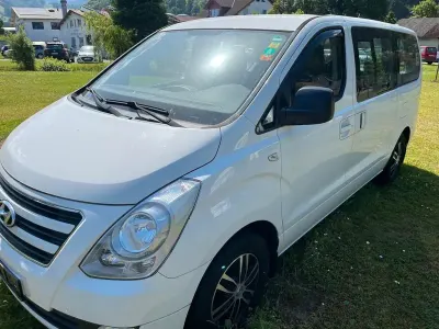 Gebraucht Hyundai H-1 170 PS (125 kW) 2016 Weiß Van / Kleinbus