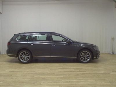 Gebraucht VW Passat R-line 200 PS (147 kW) 2021 Grau Kombi