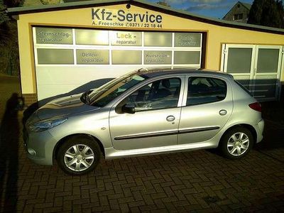 Gebraucht Peugeot 206 Basis 75 PS (55 kW) 2010 Lackierung aluminiumgrau Kleinwagen