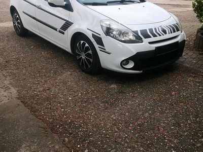 Gebraucht Renault Clio II 75 PS (55 kW) 2009 Weiß Kleinwagen