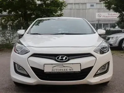 Gebraucht Hyundai i30 Classic 99 PS (72 kW) 2013 Weiß Limousine