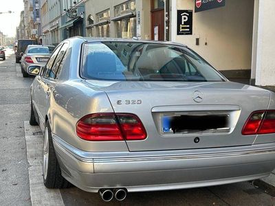 Mercedes E320