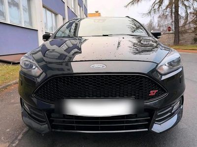 Schwarz Gebraucht 2018 Ford Focus ST Kombi | 15.500 € (Fairer Preis)